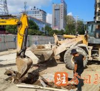 五月激情操逼视频高温下的坚守｜道路建设者用汗水铺就畅通路